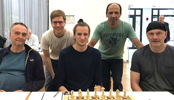 Fünf Münchner Meister auf einem Bild: Thomas Lentrodt (1997/1998/2003/2004/2010), Moritz Monninger (2016), Andreas Ciolek (2019), Bilal Demir (2017) und Artur Schelle (1999/2014) (Foto: Michael Reiß)